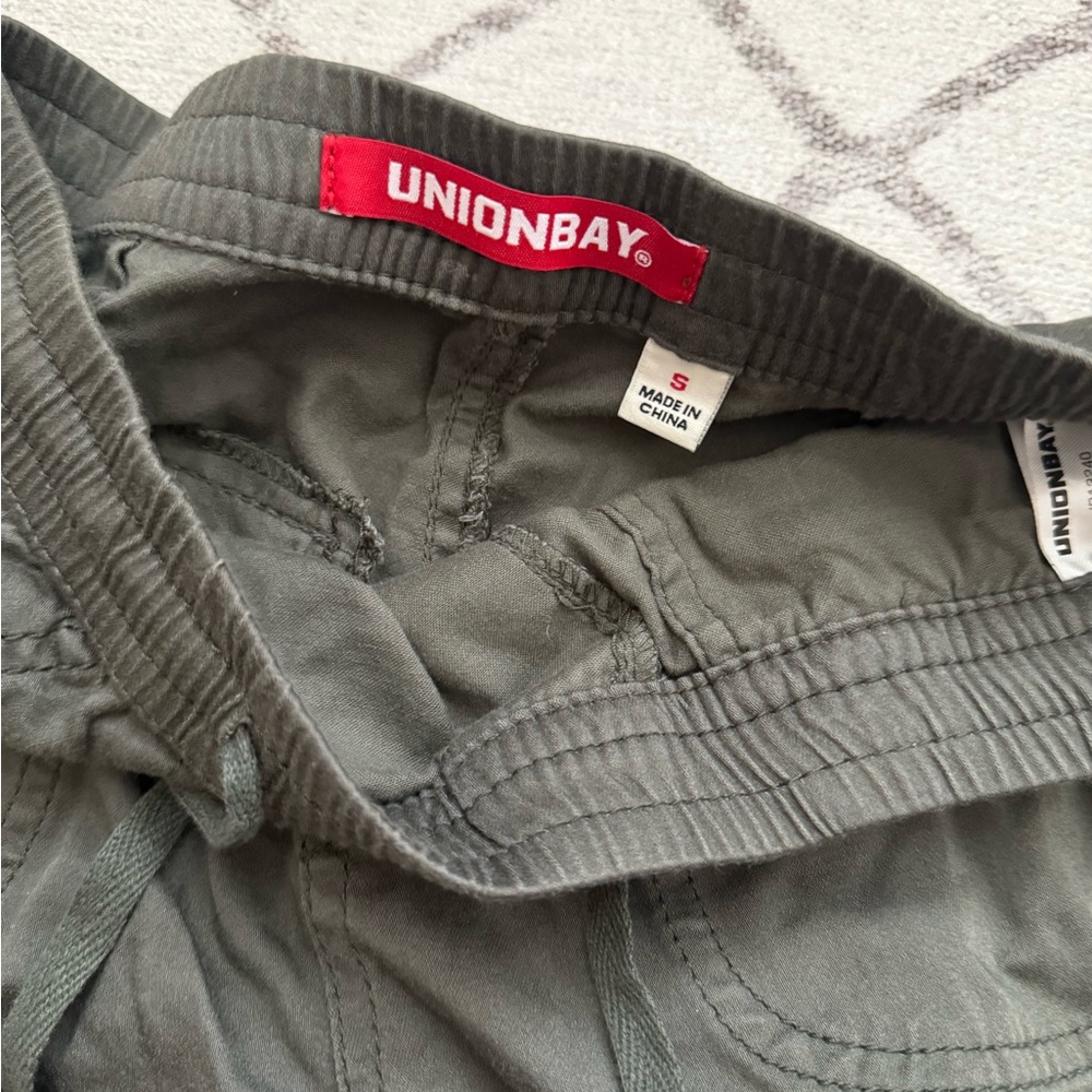 UNIONBAY women’s army green shorts - Picture 3 of 3